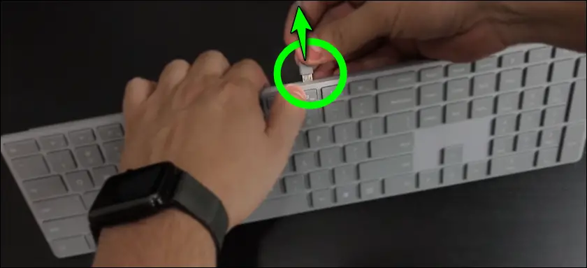 Unplug the USB cable to use the keyboard wirelessly